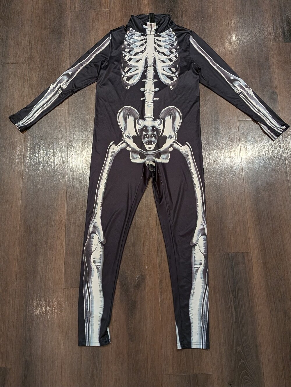 Black skeleton sz. XL jumpsuit with white skeleton graphic